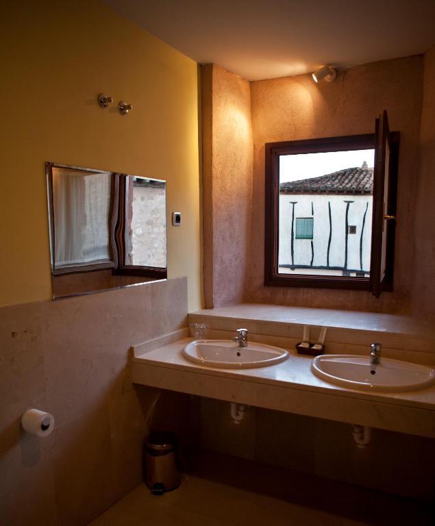 Hospederia Porta Coeli Hotel Сигуенца Стая снимка